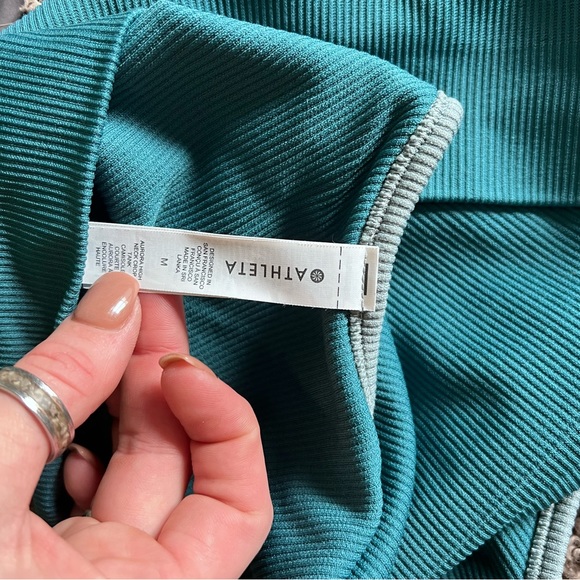 ATHLETA TOP - Picture 3 of 3